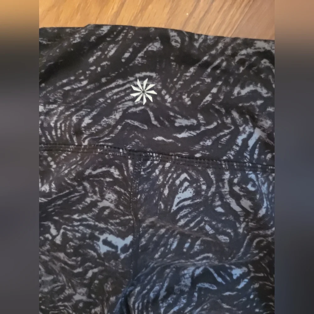 Athleta Leggings‎ Xs Black An Blue Animal Print